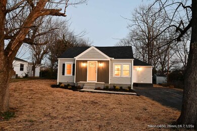 913 Adams Dr, Shelbyville, TN 37160 - photo 2