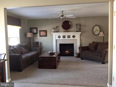 609 Rose Petal Ln, Mount Joy, PA 17552 - photo 2