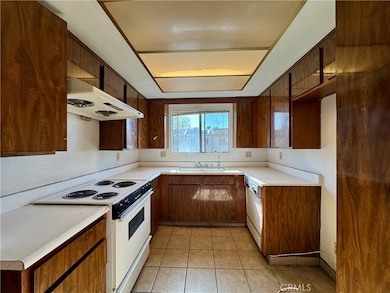 828 S Sierra Vista Ave unit D, Alhambra, CA 91801 - photo 3