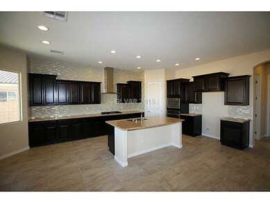 Kitchen. Open kitchen with large island