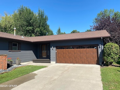 1803 Drees Dr, Grand Forks, ND 58201 - photo 2