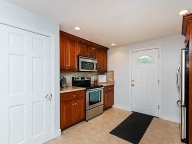 3 Kalmia Rd, Holbrook, MA 02343 - photo 5