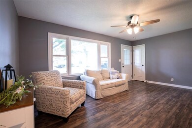 306 E 19th St N, Newton, IA 50208 - photo 6