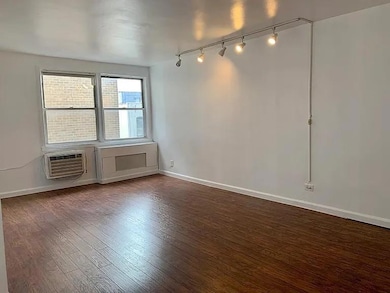 Bridgeview unit 7W, New York, NY 10013 - photo 6