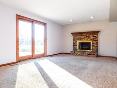 2652 W Woodview Dr, Zanesville, IN 46799 - photo 6