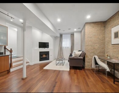 1210 W Roscoe St unit G, Chicago, IL 60657 - photo 2