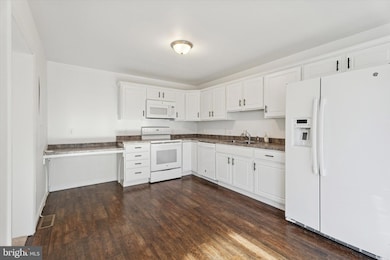 98 N Bacton Hill Rd unit A, Malvern, PA 19355 - photo 3