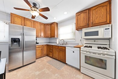 211 N Evanslawn Ave, Aurora, IL 60506 - photo 7