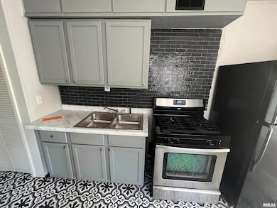 1028 S Tonti Cir, Peoria, IL 61605 - photo 3