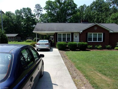 401 Mcknight St, Asheboro, NC 27203 - photo 2