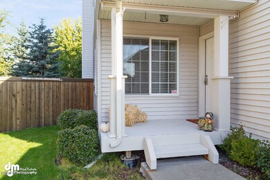 Exterior_Front Porch 9172-SMALL
