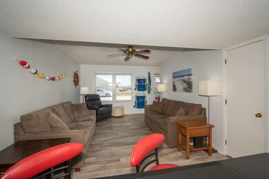 211 W Bogue Blvd-6-LR 1.4-4306