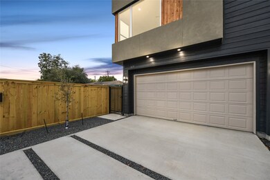 305 E 34th St, Houston, TX 77018 - photo 2