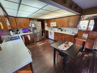 328 2nd St, Breckenridge, MI 48615 - photo 5