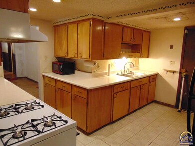 4107 SW Garden Ln, Topeka, KS 66614 - photo 6