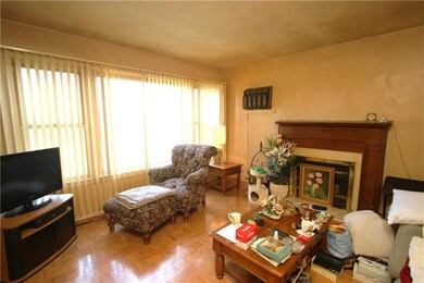 Convenient 1st Floor 15x13 Family Room w/ Electric