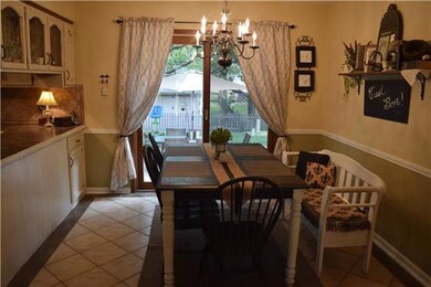 Great Eat-in area!
