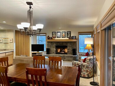 6-Livingroom-wetbar-closets-R19