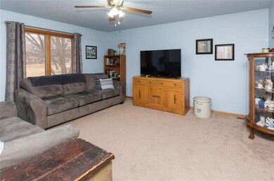 4231 NE 34th St, Des Moines, IA 50317 - photo 2