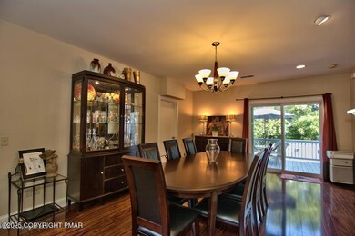 305 Camelot Dr, Stroudsburg, PA 18360 - photo 4