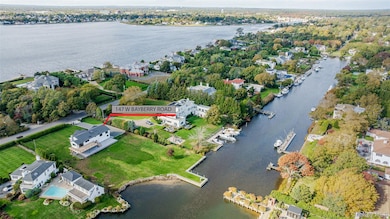 147 W Bayberry Rd, Islip, NY 11751 - photo 3