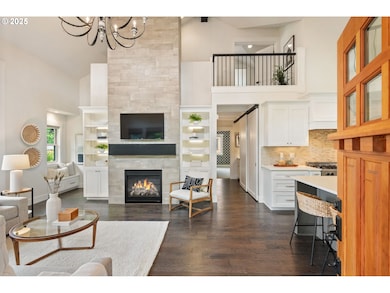 Living Room/Entrance
