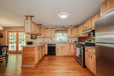 2 Huckins Dr, Newmarket, NH 03857 - photo 4