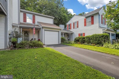 10236 Faire Commons Ct, Burke, VA 22015 - photo 2