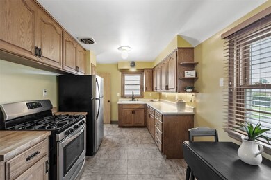 1456 Miami Dr NE, Cedar Rapids, IA 52402 - photo 5