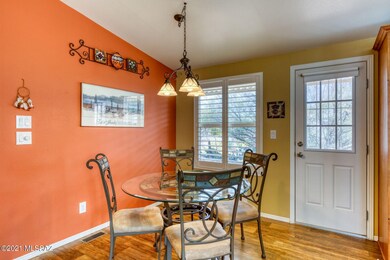 2739 Box B Dining 1