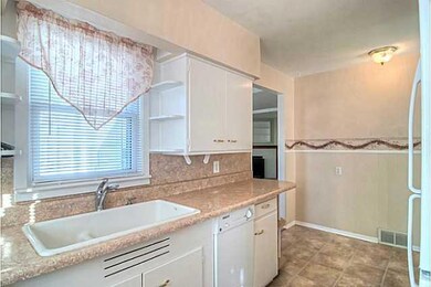 3924 40th St, Des Moines, IA 50310 - photo 6