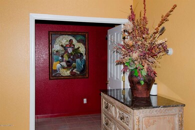 32 Entry to master suite