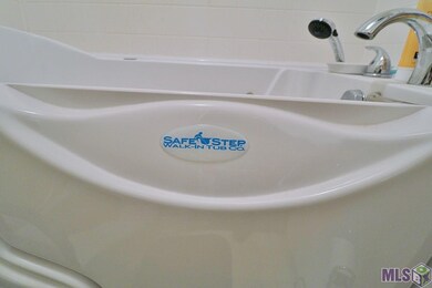 4610 Cypress St, Zachary, LA 70791 - photo 2