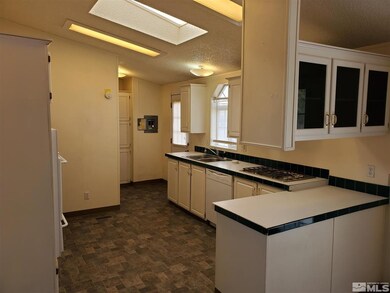 4295 Comstock Dr, Winnemucca, NV 89445 - photo 4