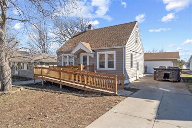 2467 Fruitland Blvd SW, Cedar Rapids, IA 52404 - photo 2