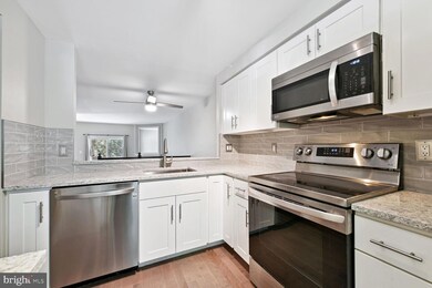 11935 Redtree Way, Reston, VA 20194 - photo 6