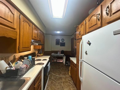 151 S Eleventh St, Salina, KS 67401 - photo 4