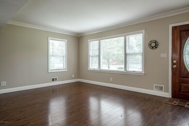 6015 Applegate Ln, Louisville, KY 40219 - photo 6