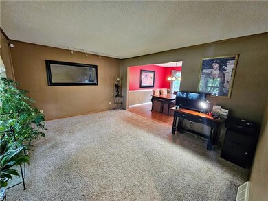 4231 SW 27th St, Des Moines, IA 50321 - photo 6