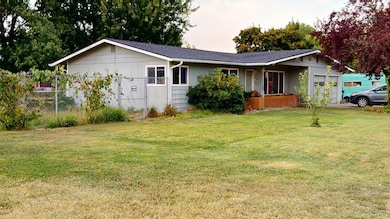 1634 Medart Ln, Grants Pass, OR 97527 - photo 2