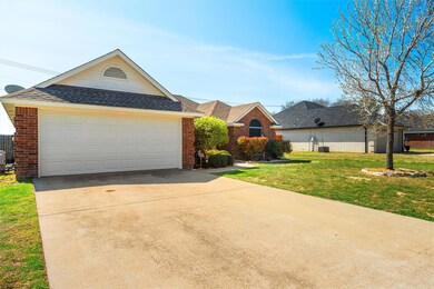 1834 Laura St, Weatherford, TX 76086 - photo 2