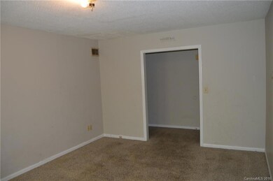 641 W Sharpe St, Statesville, NC 28677 - photo 2