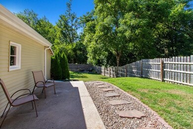 2812 56th St, Des Moines, IA 50310 - photo 2