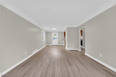 20160 Beachview Dr, Euclid, OH 44117 - photo 4