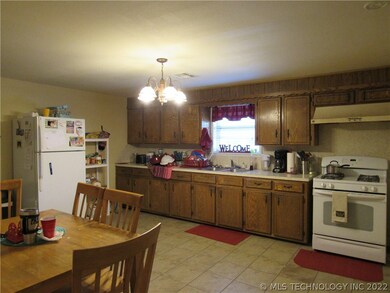 115 N Locust St, Locust Grove, OK 74352 - photo 5