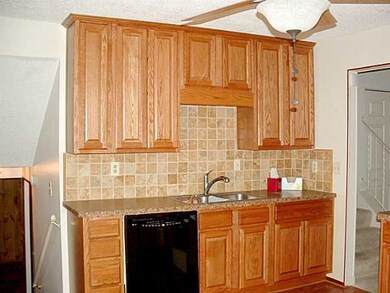 4774 Echorock Dr, Columbus, OH 43231 - photo 7