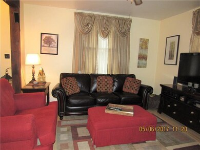 Large Size Living Room to Enjoy a Good Family Nigh