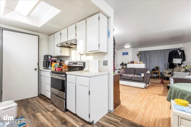 08-Unit 1 Dining Area-DW-7584