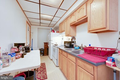 1059 Muhlenberg St, Reading, PA 19602 - photo 6