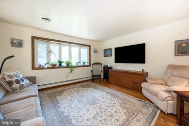 1380 Ellwanger Dr, Phoenixville, PA 19460 - photo 5